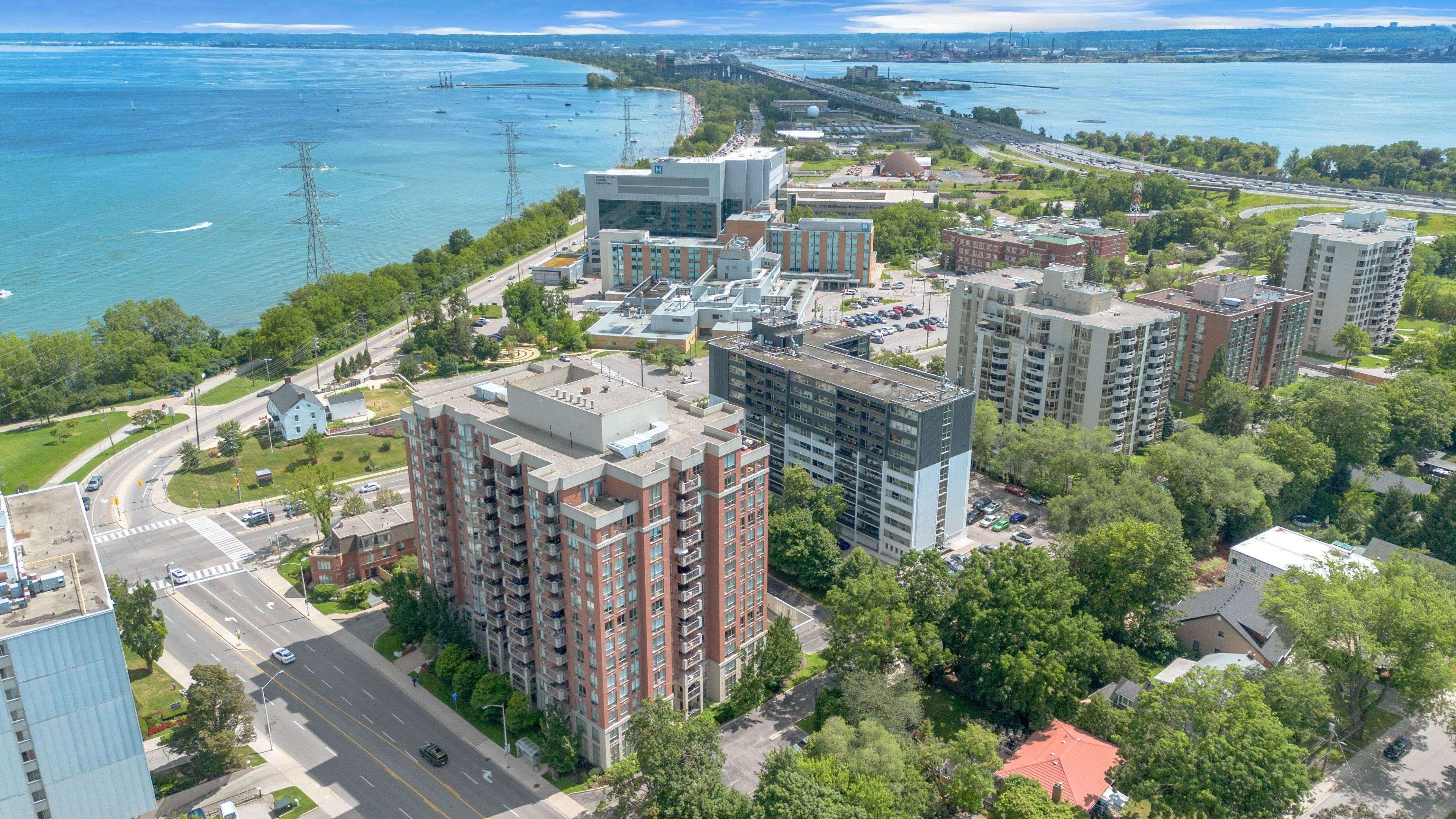 442 Maple Ave AVE #403, Burlington, ON L7S 2L7