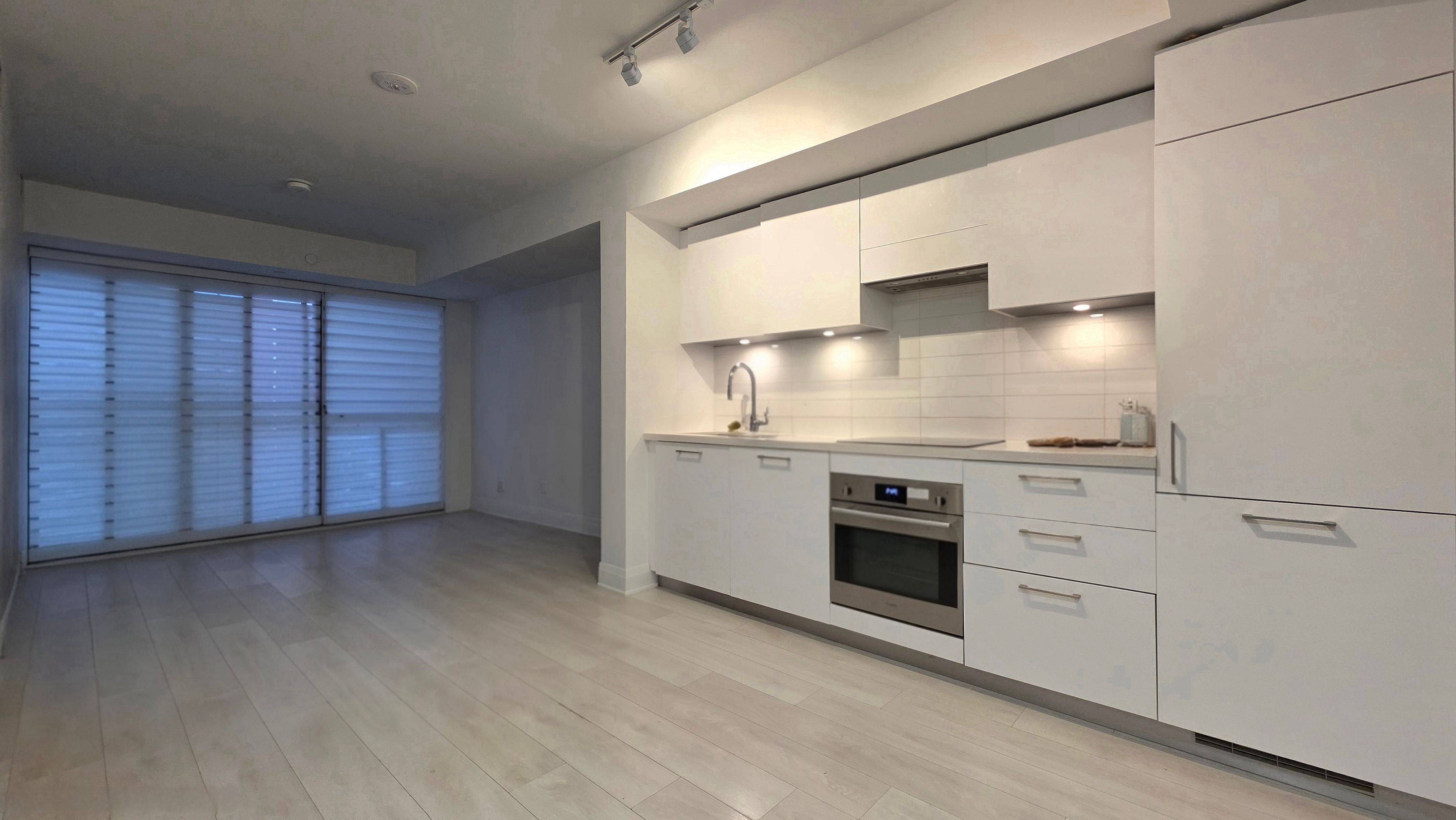 33 Frederick Todd WAY #402, Toronto C11, ON M4G 0C9