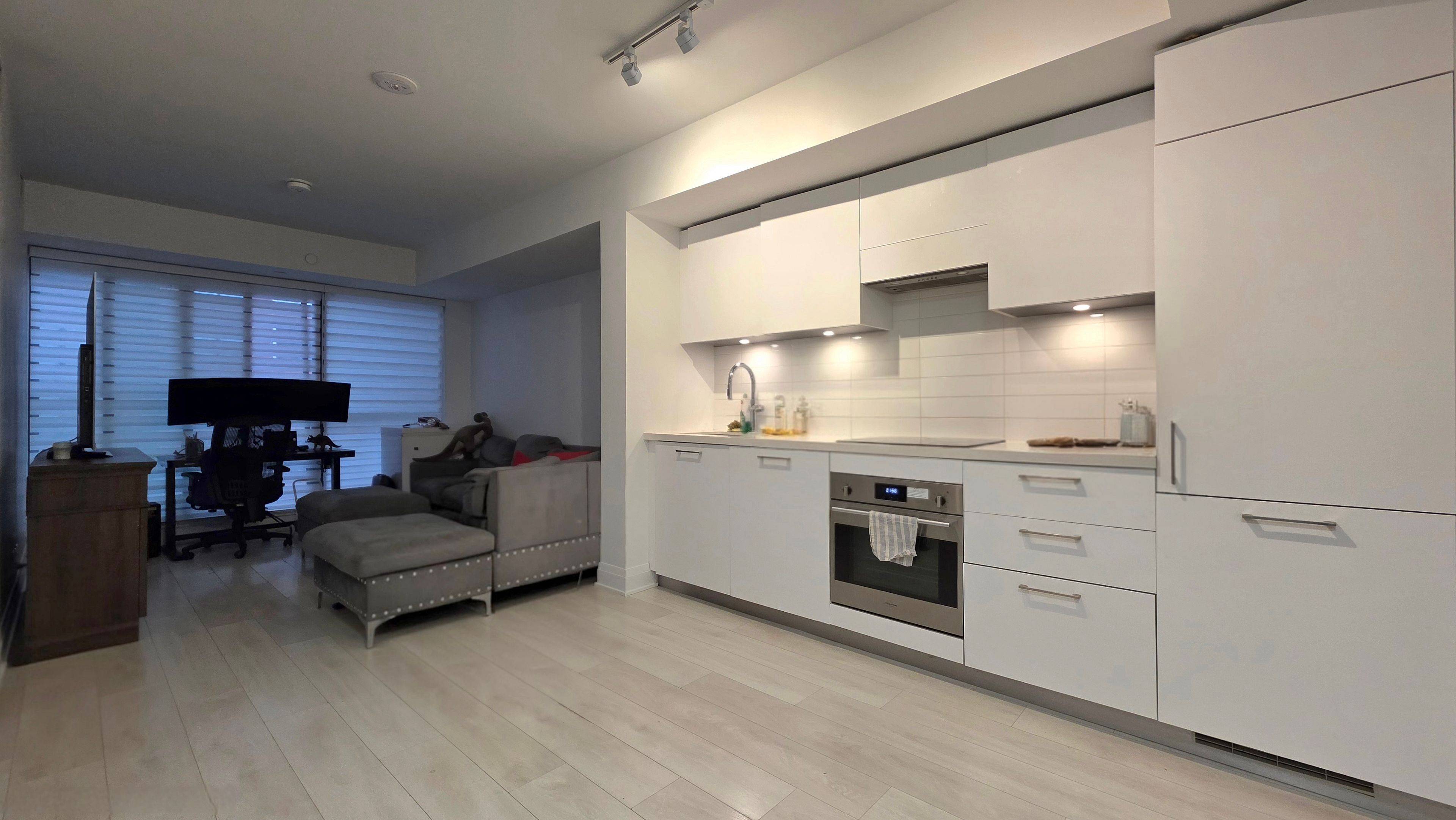 33 Frederick Todd WAY #402, Toronto C11, ON M4G 0C9