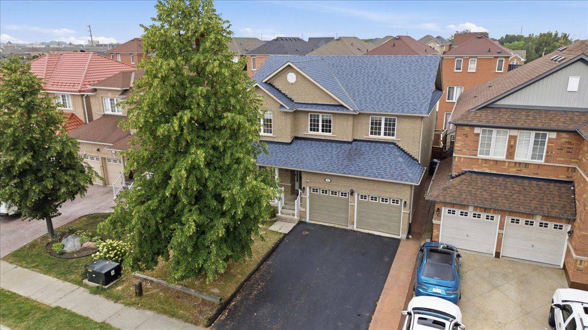 12 Thorndale RD, Brampton, ON L6P 1H3