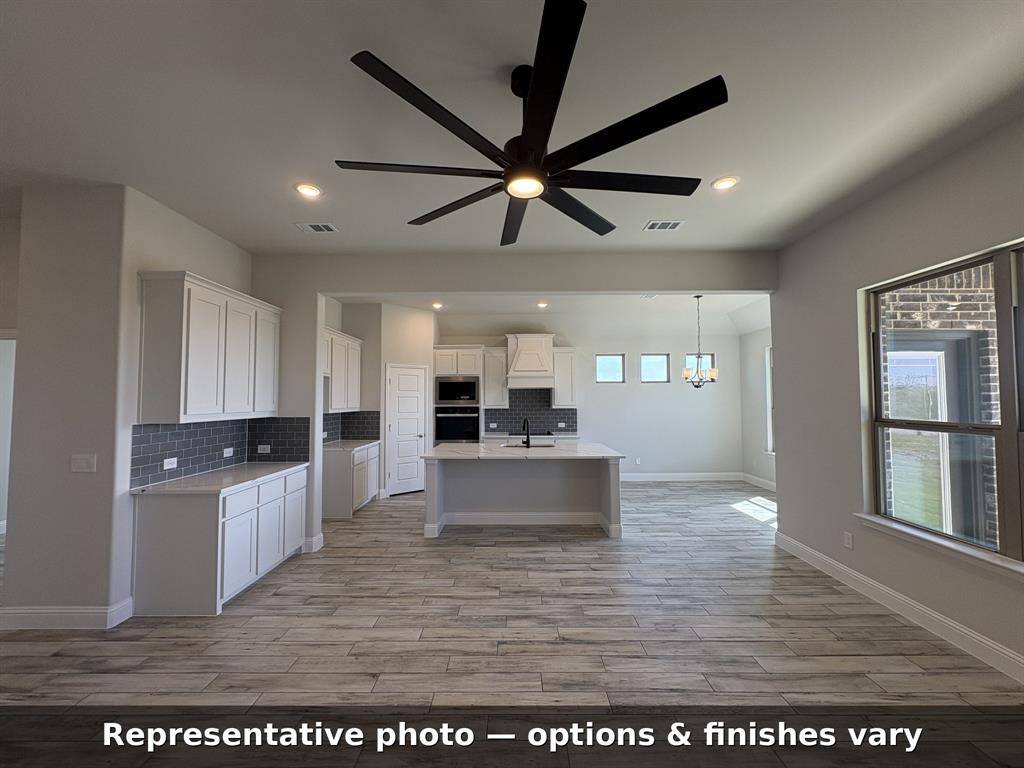 492 Sanders Road, Whitesboro, TX 76273