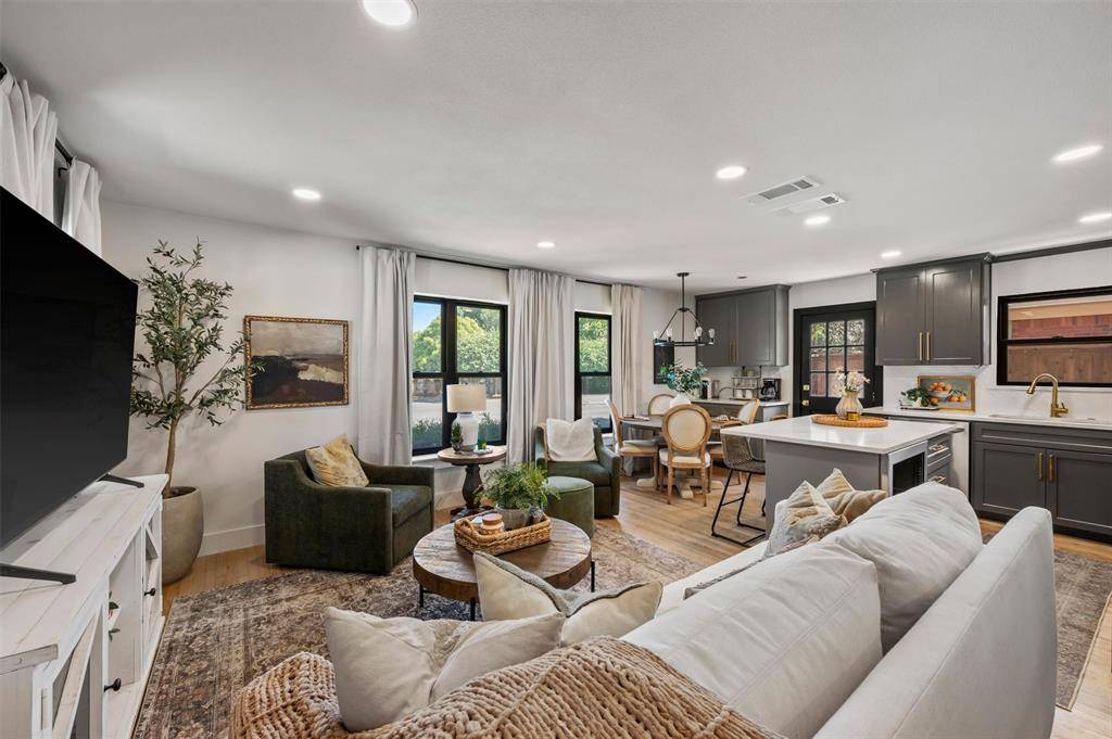 6601 E Mockingbird Lane, Dallas, TX 75214