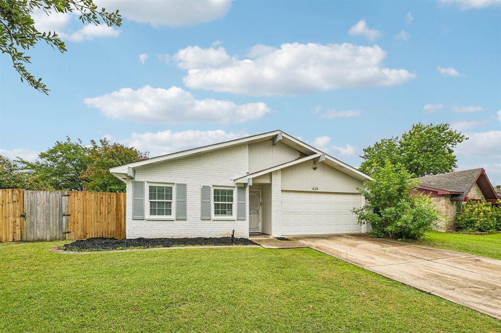429 Clearwood Drive, Grand Prairie, TX 75052