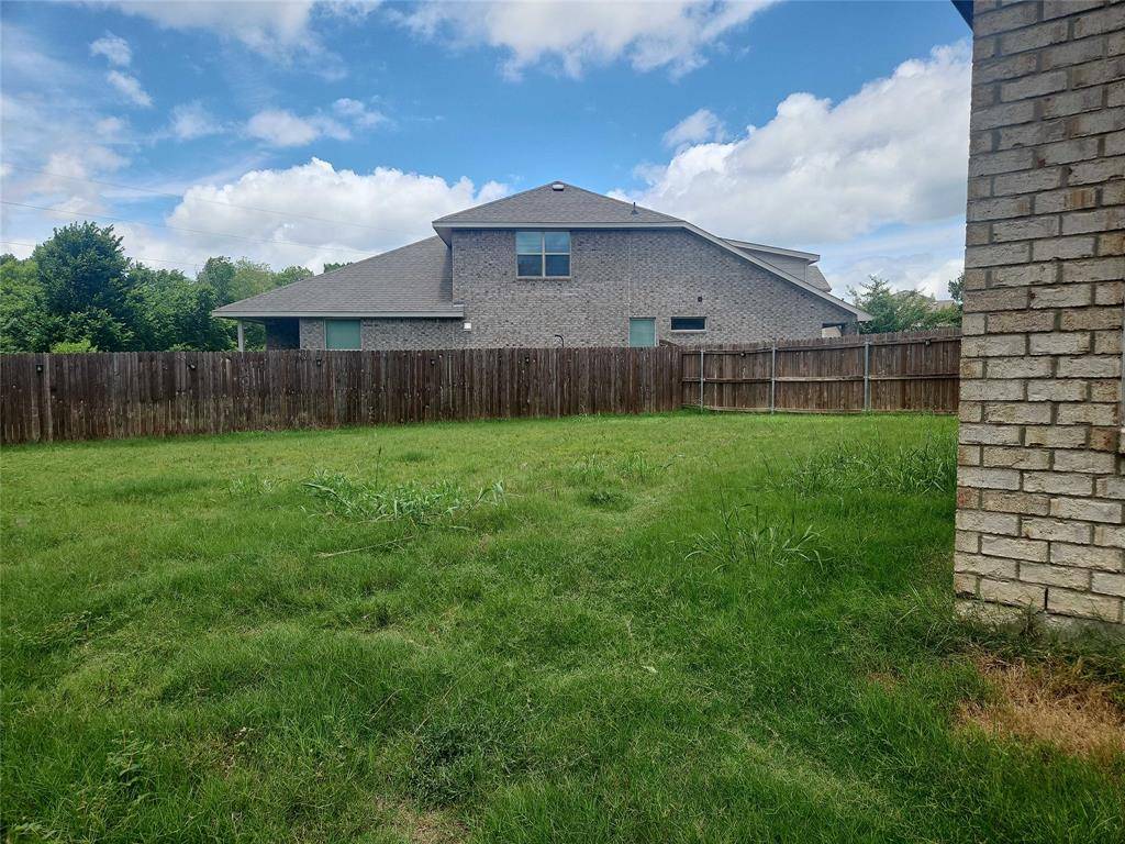302 Clayton Street, Glenn Heights, TX 75154
