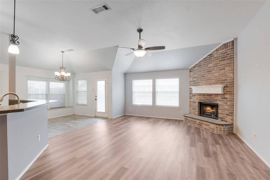 112 Bridlewood Street, Azle, TX 76020