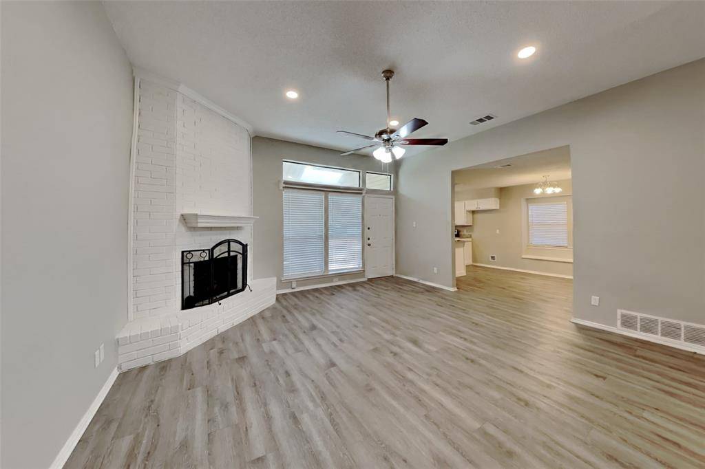 6608 Glen Falls Drive, Arlington, TX 76001
