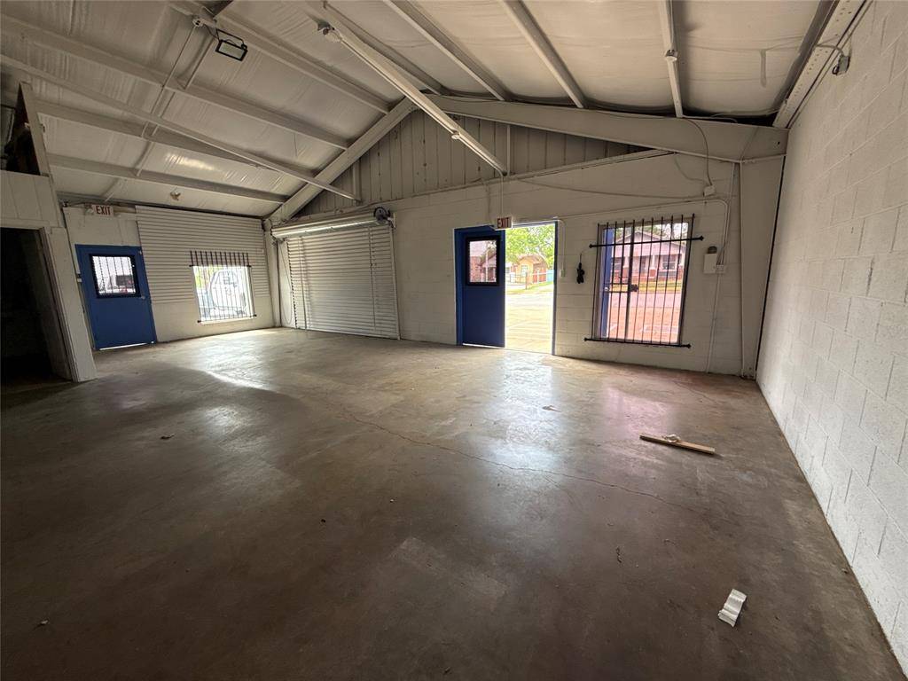 2718 Azle Avenue, Fort Worth, TX 76106