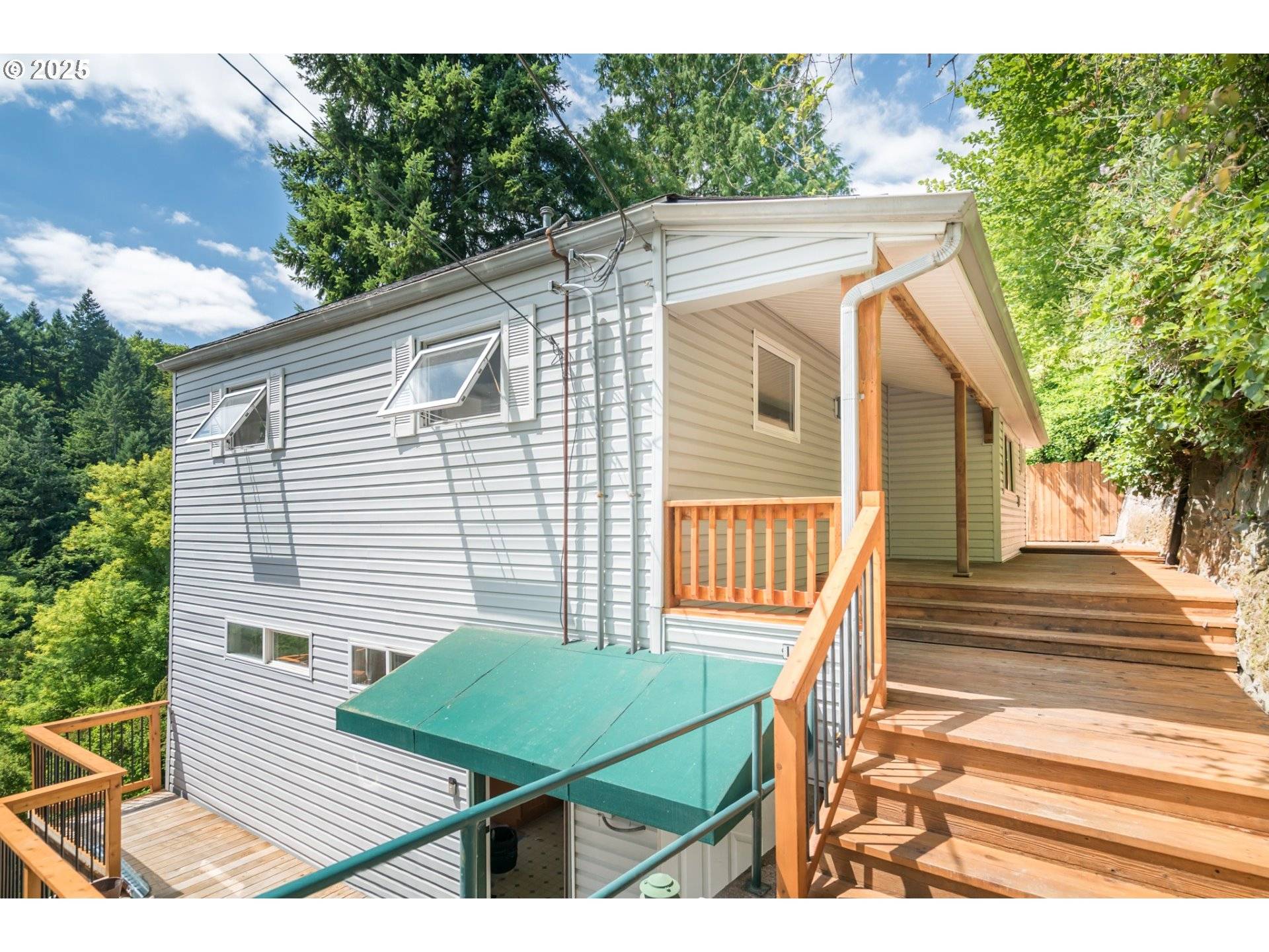 1120 SW BROADWAY DR, Portland, OR 97201