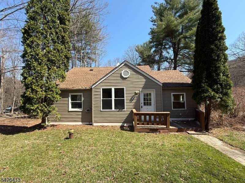 15 River Dr, Jefferson Twp., NJ 07885