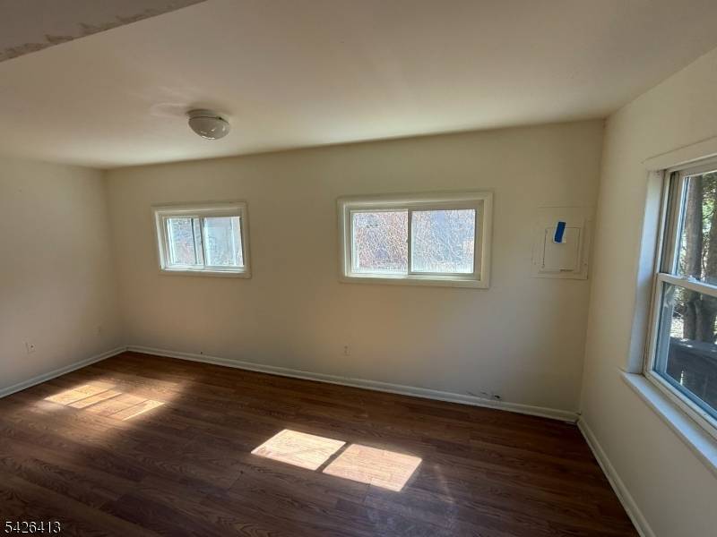 15 River Dr, Jefferson Twp., NJ 07885