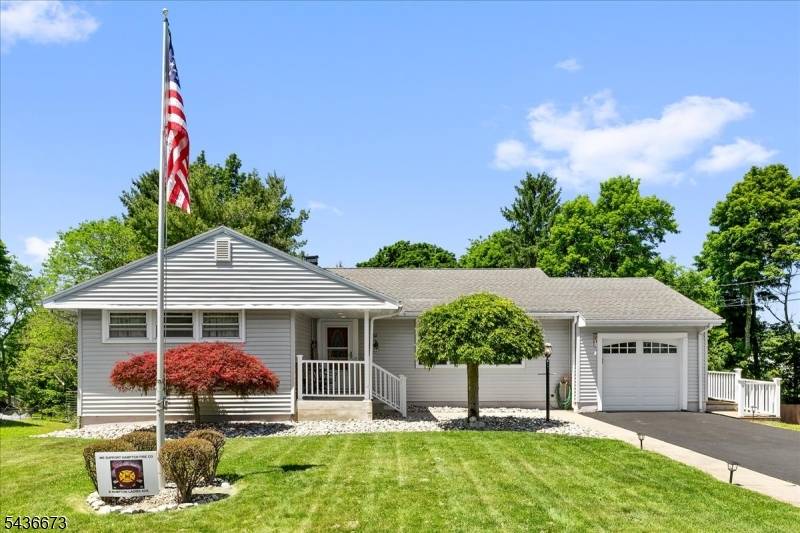 62 New St, Hampton Boro, NJ 08827