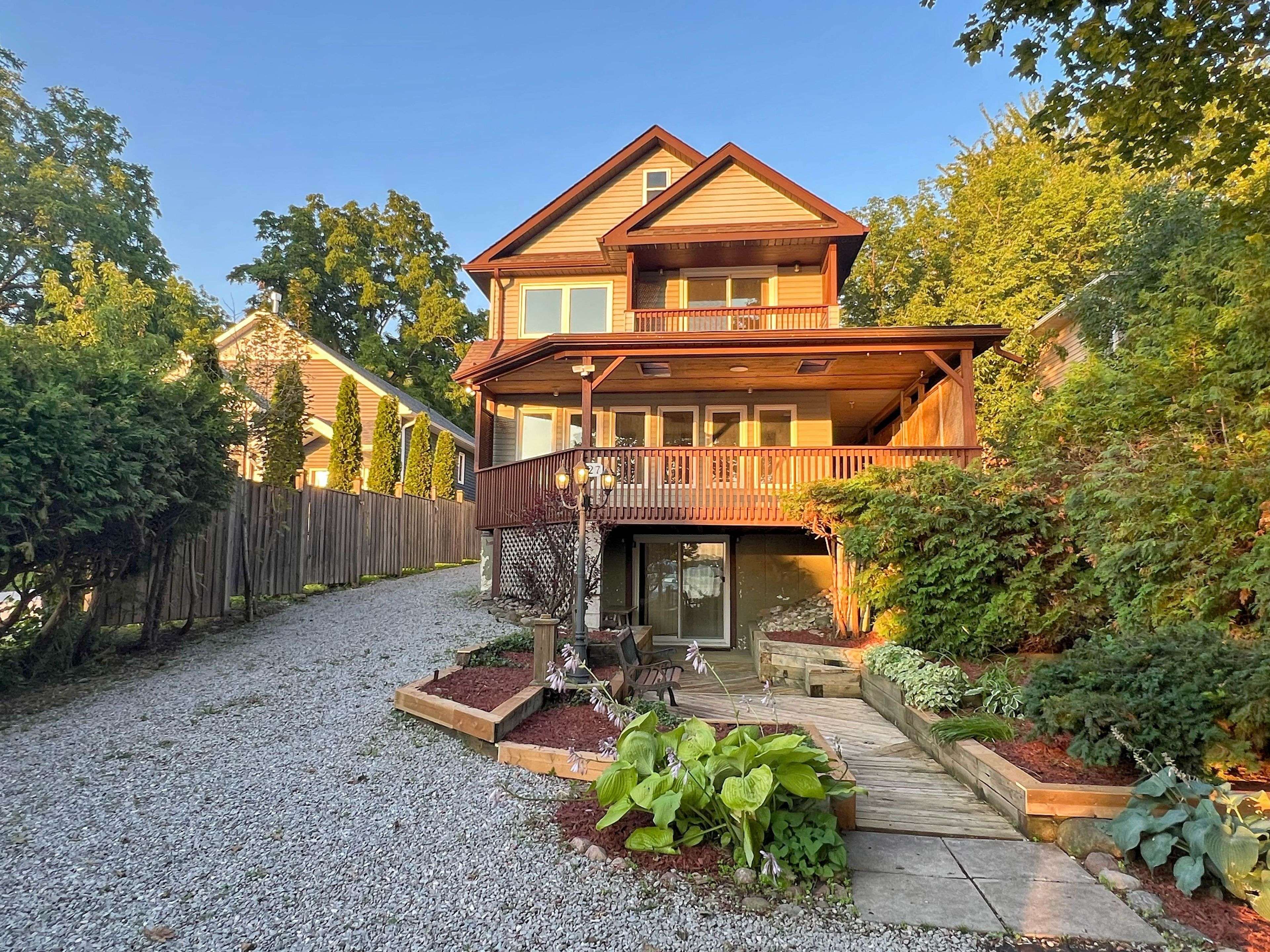127 Lake DR N, Georgina, ON L4P 3C8