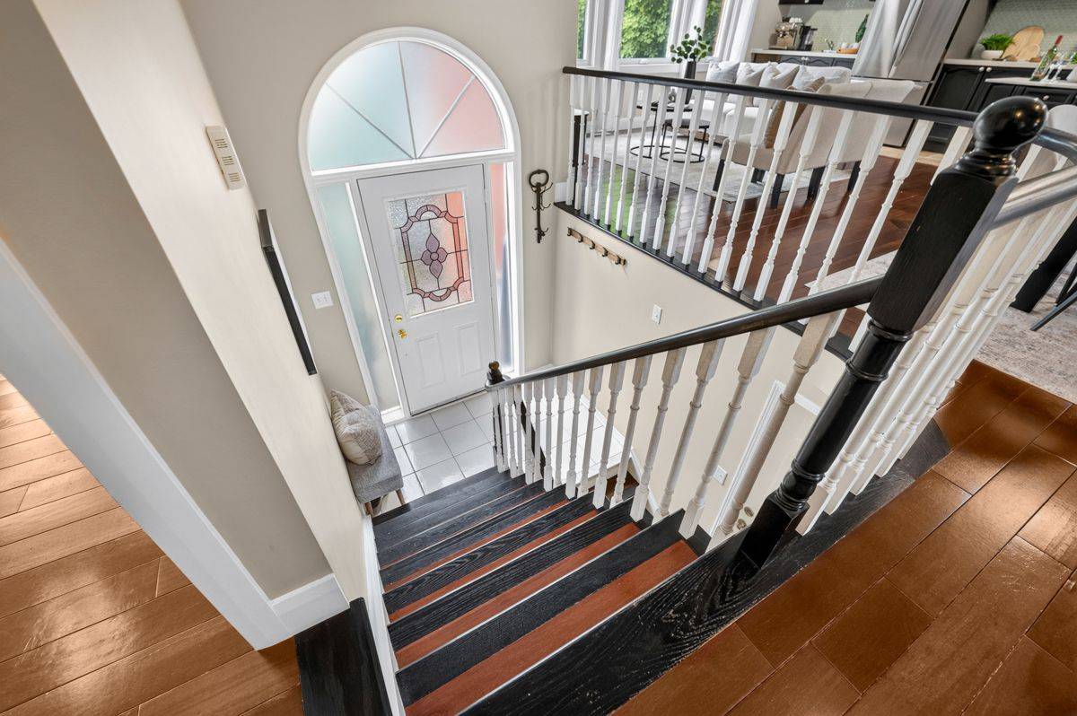 6 Compton CRES, Bradford West Gwillimbury, ON L3Z 2X5
