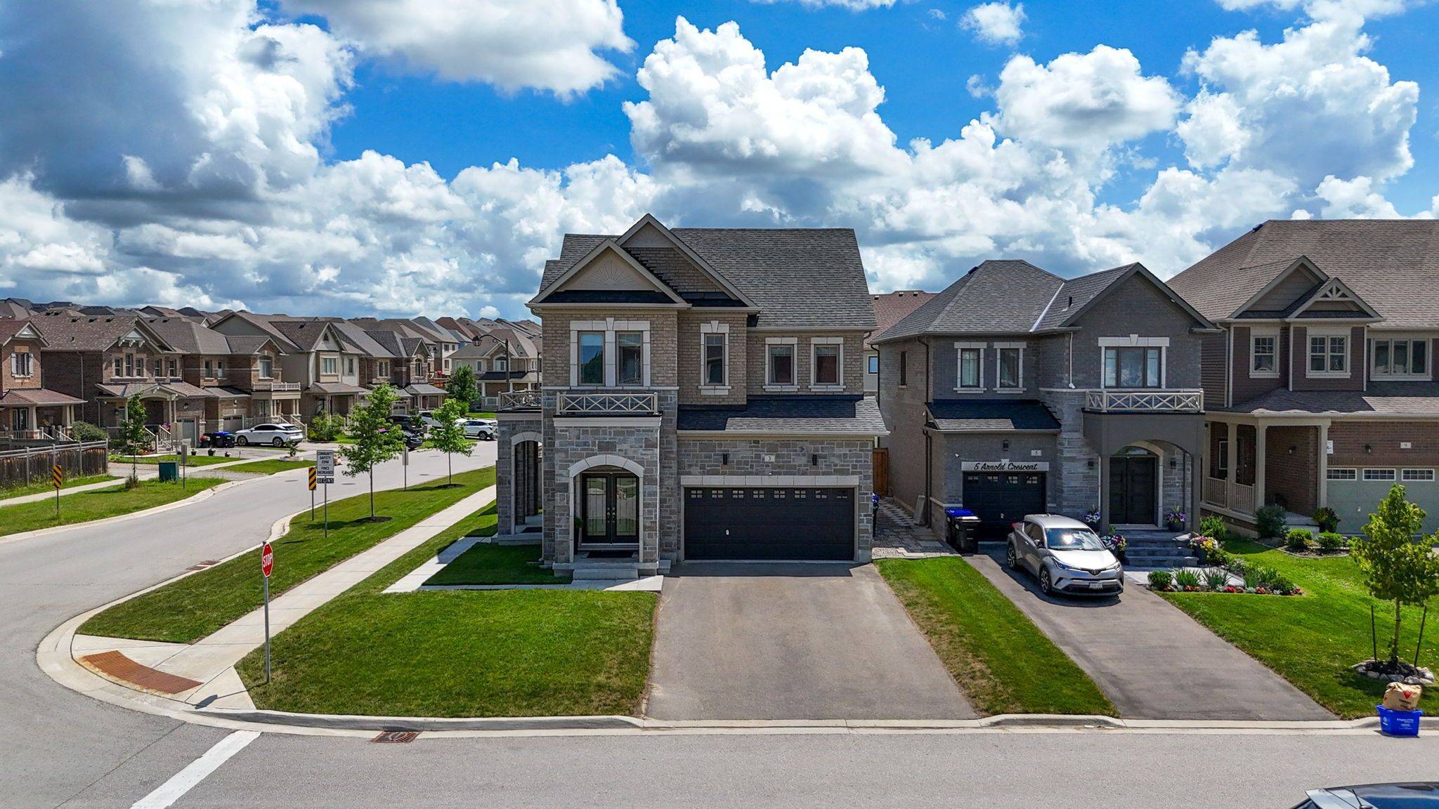 3 Arnold CRES, New Tecumseth, ON L9R 0T7