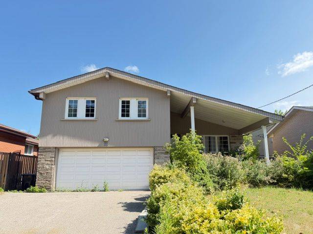 11 Fulwell CRES, Toronto W05, ON M3J 1Y4