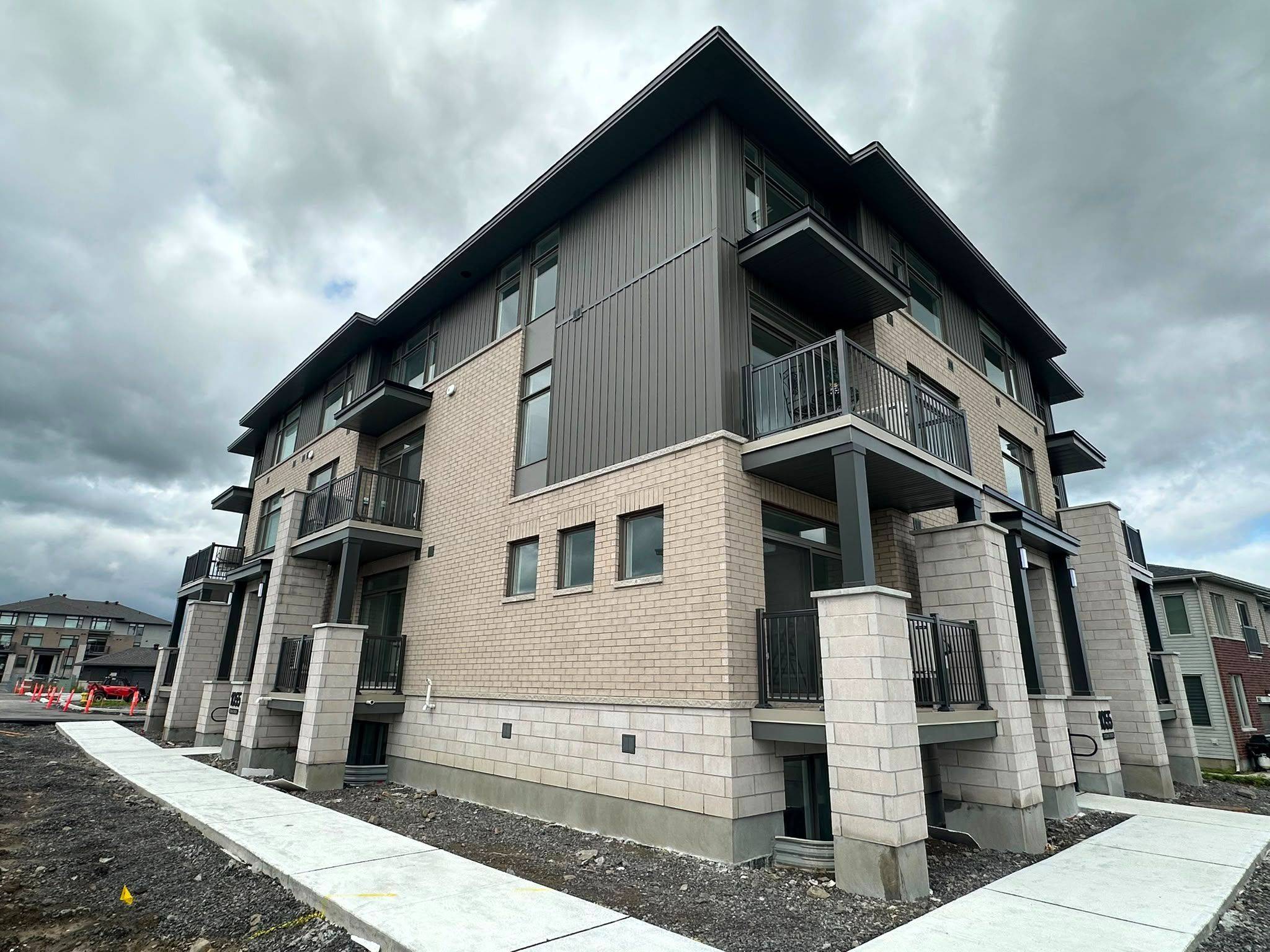1055 Cedar Creek DR #J, Blossom Park - Airport And Area, ON K1X 0G3