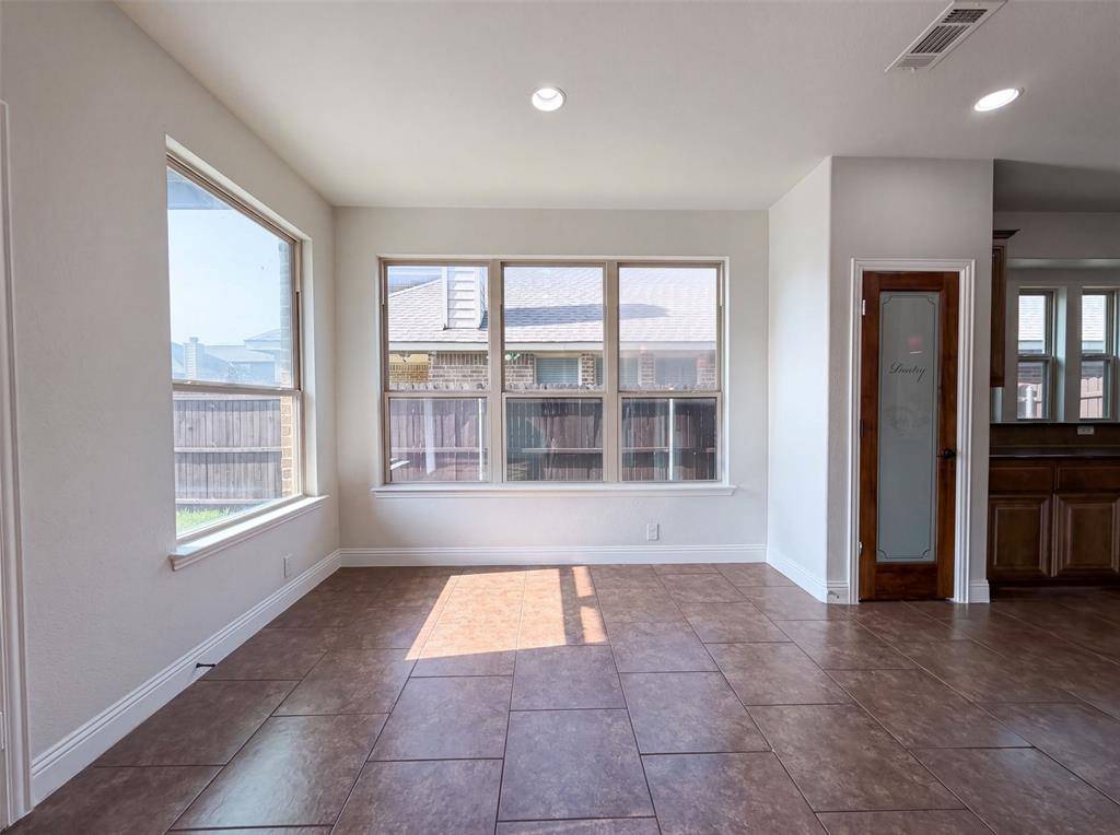 830 Graham Drive, Burleson, TX 76028
