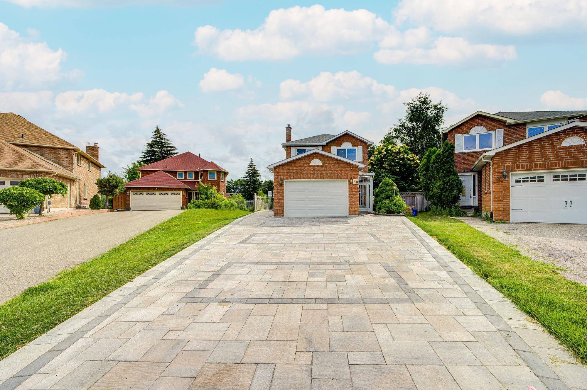 38 Marchwood CRES, Richmond Hill, ON L4C 8M5