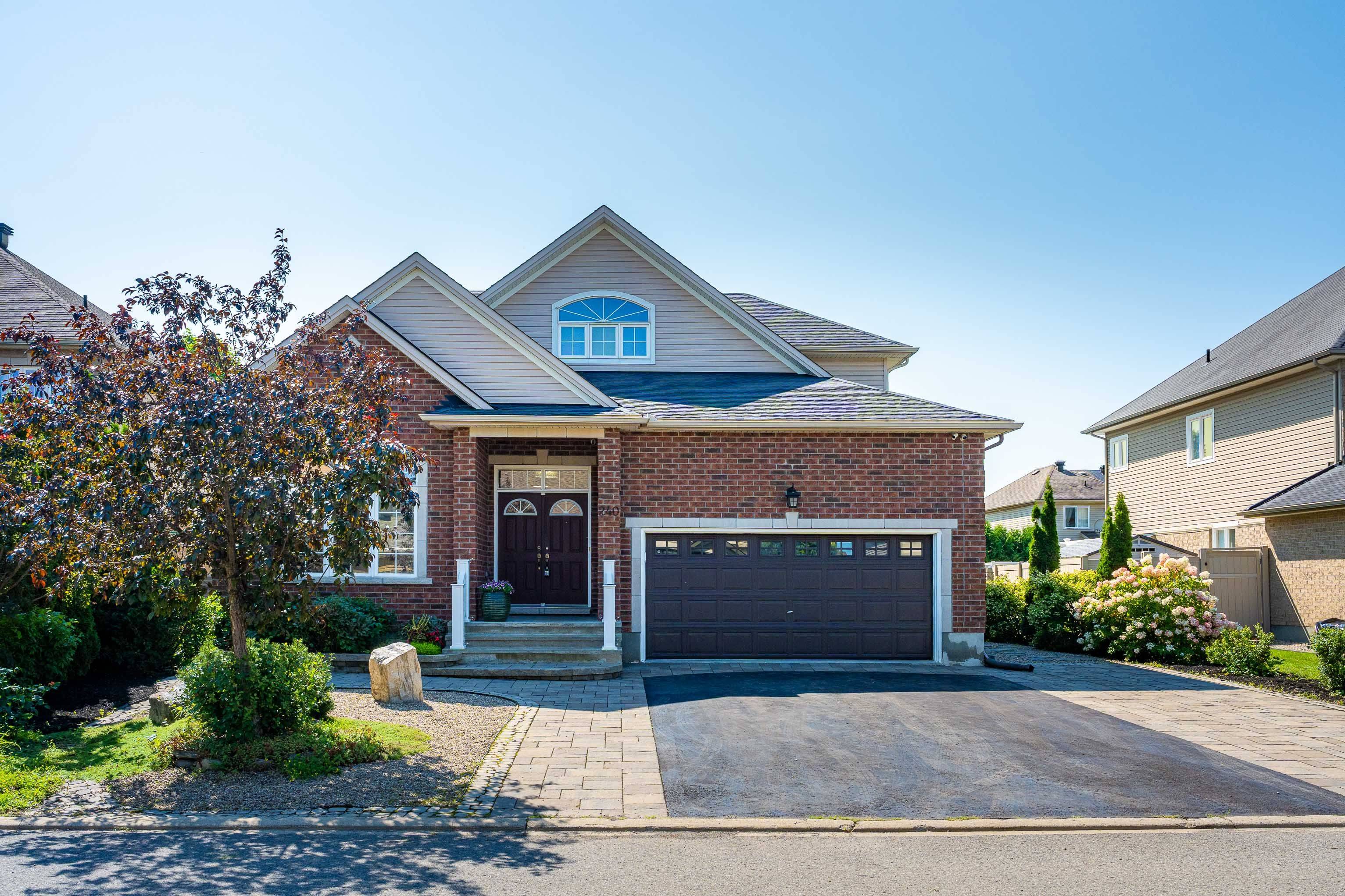 240 Trailgate ST, Blossom Park - Airport And Area, ON K1V 0Z9