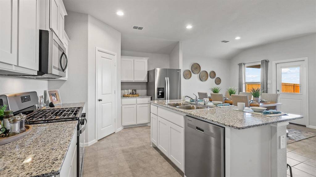 1025 FOXBURG Drive, Fort Worth, TX 76131