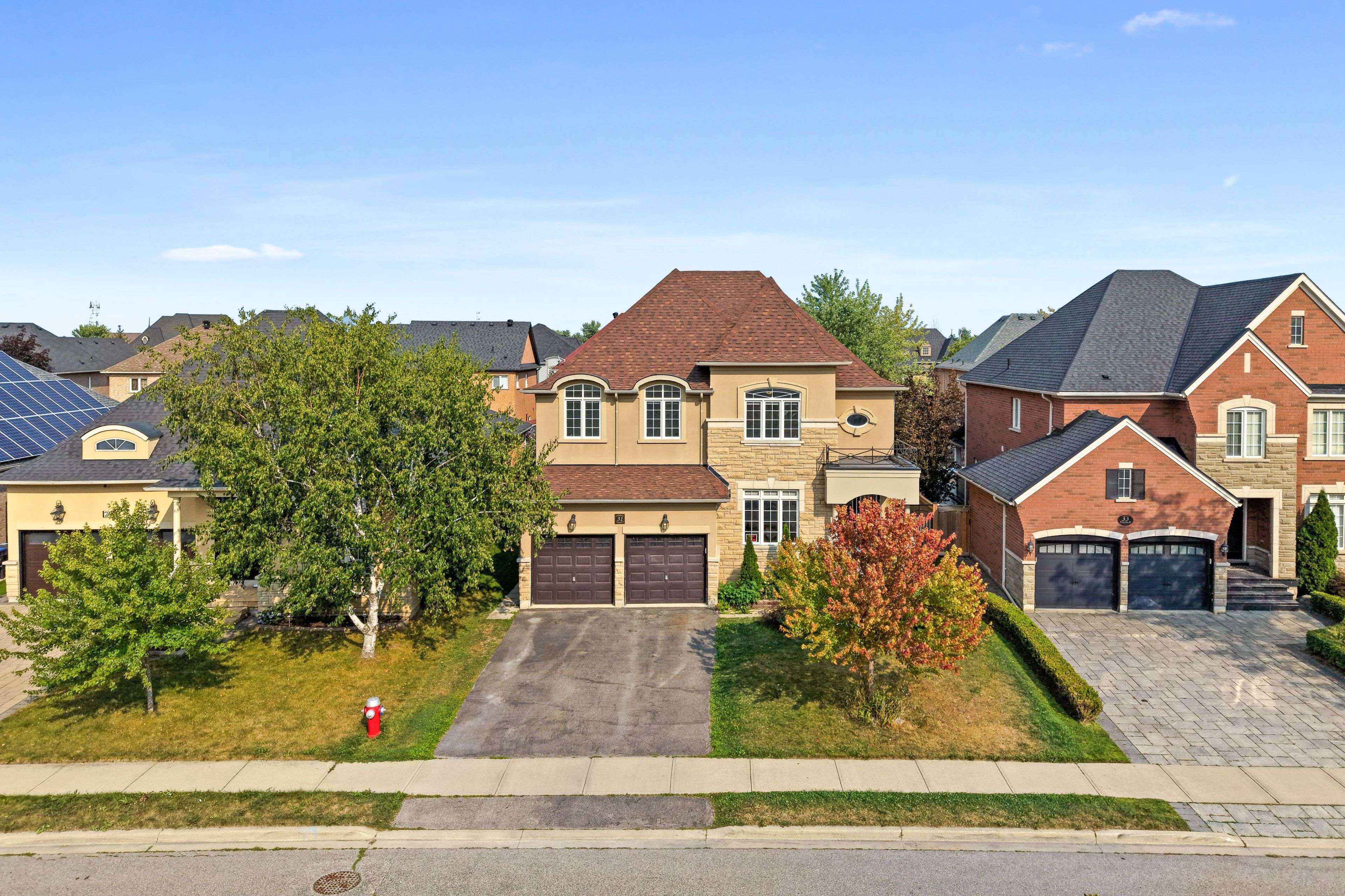 31 Fontainebleu RD, Brampton, ON L6P 1Z1