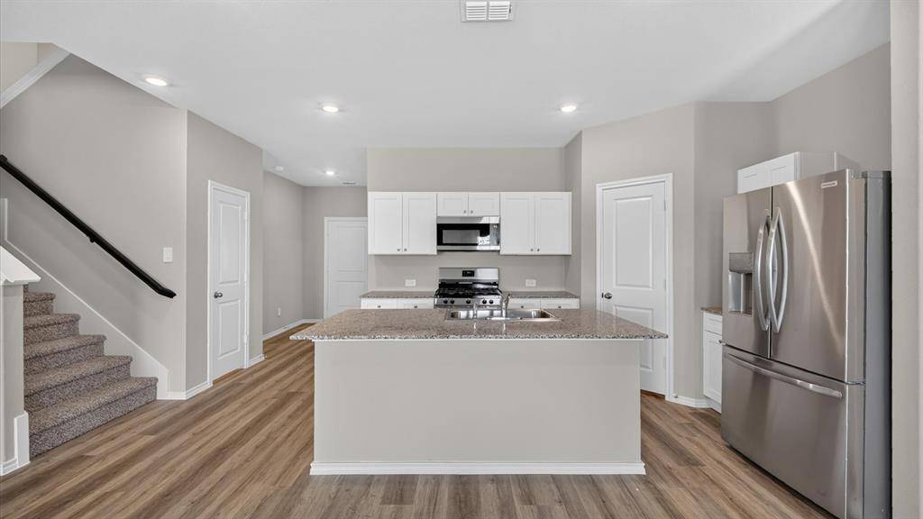 1056 BURNT RANCH Lane, Fort Worth, TX 76131
