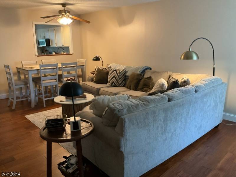 23 Woodland Dr, Roselle Boro, NJ 07203