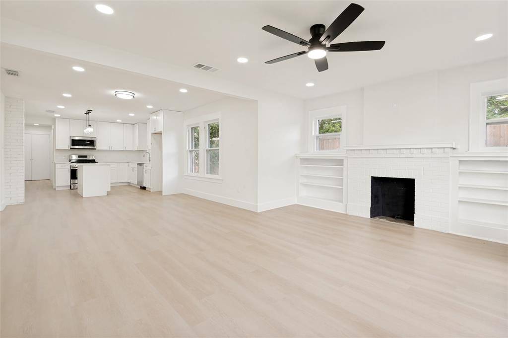 2450 Emmett Street, Dallas, TX 75211