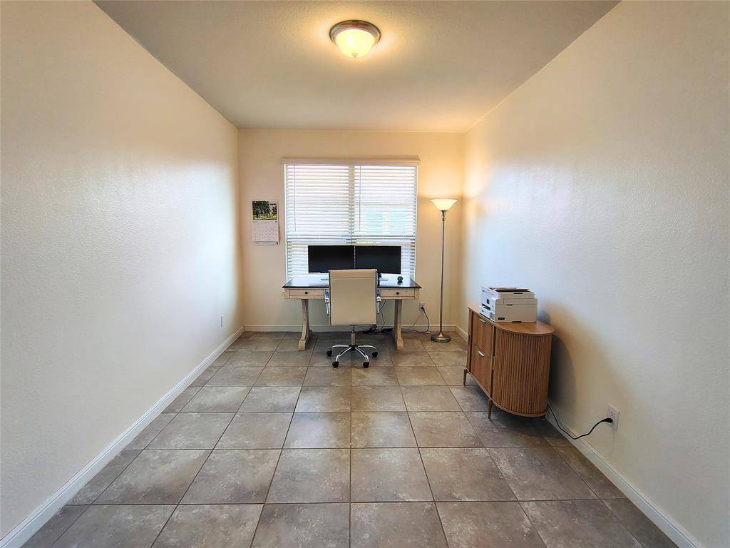 423 Regatta Lane, Azle, TX 76020
