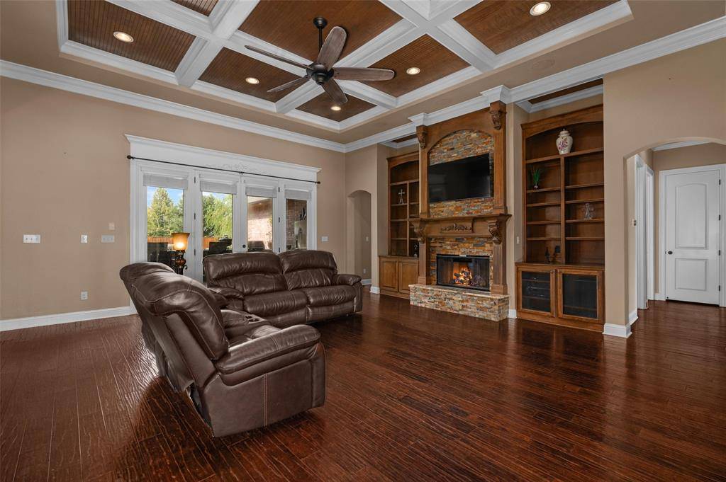 107 Colonel Burt Drive, Benton, LA 71006