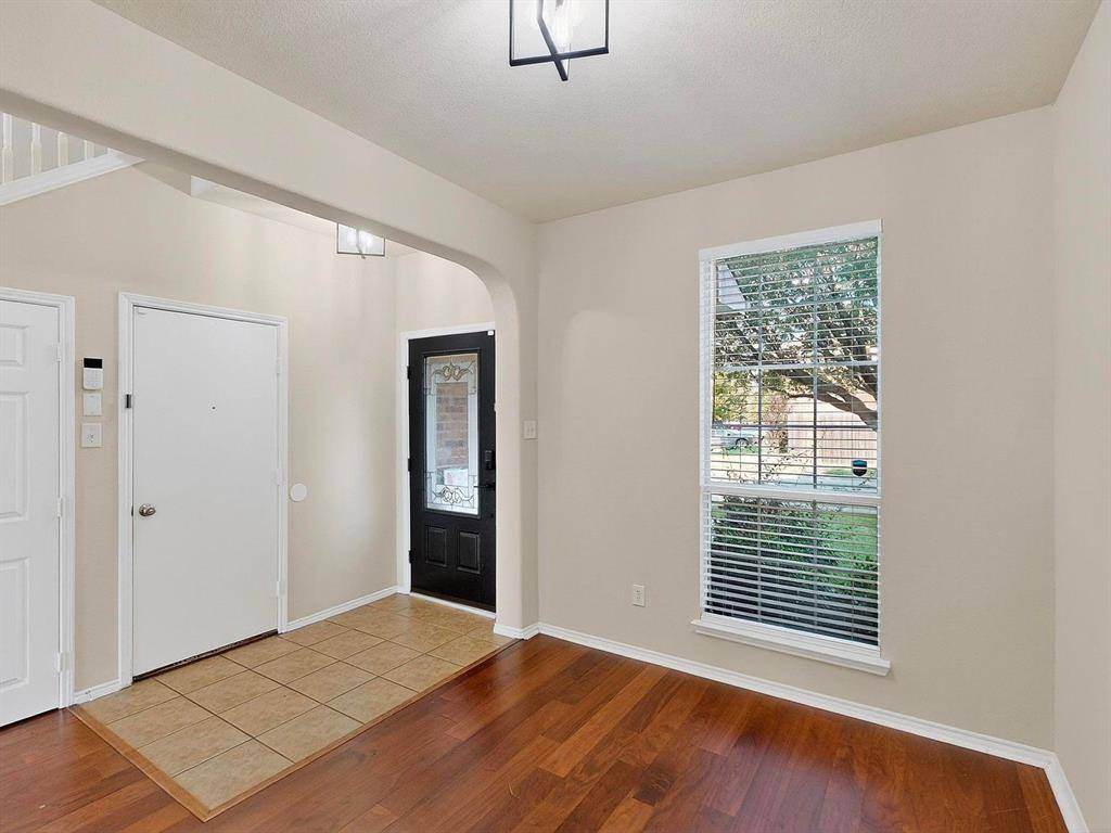 9906 Gessner Drive, Fort Worth, TX 76244