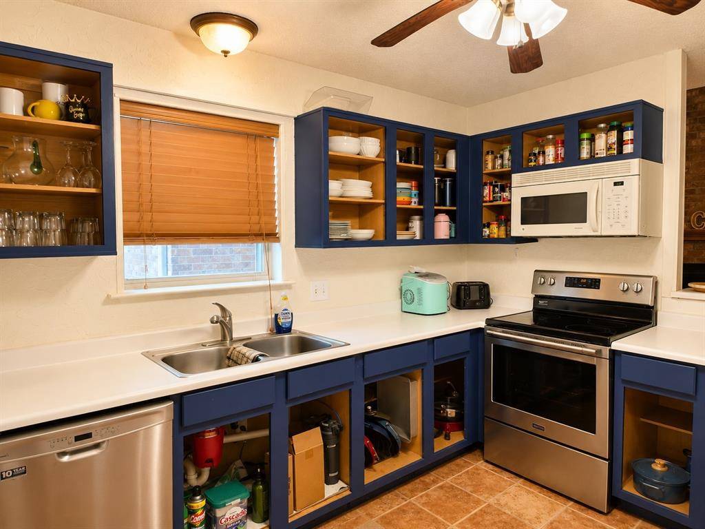 88 Morrow Drive, Bedford, TX 76021