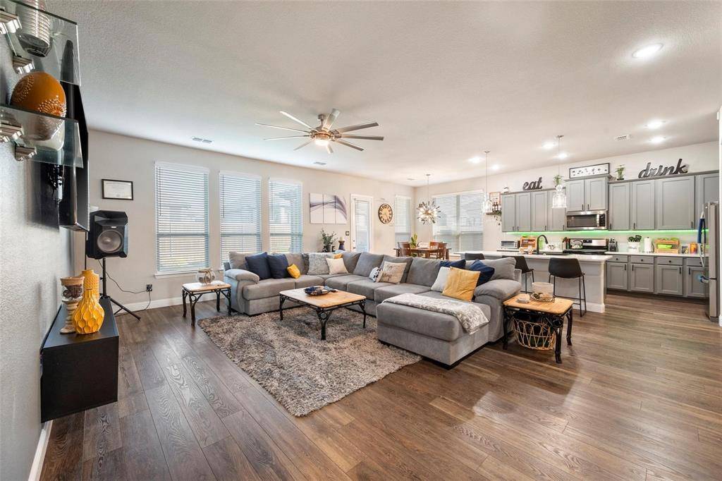7224 Fallen Crest Lane, Arlington, TX 76001