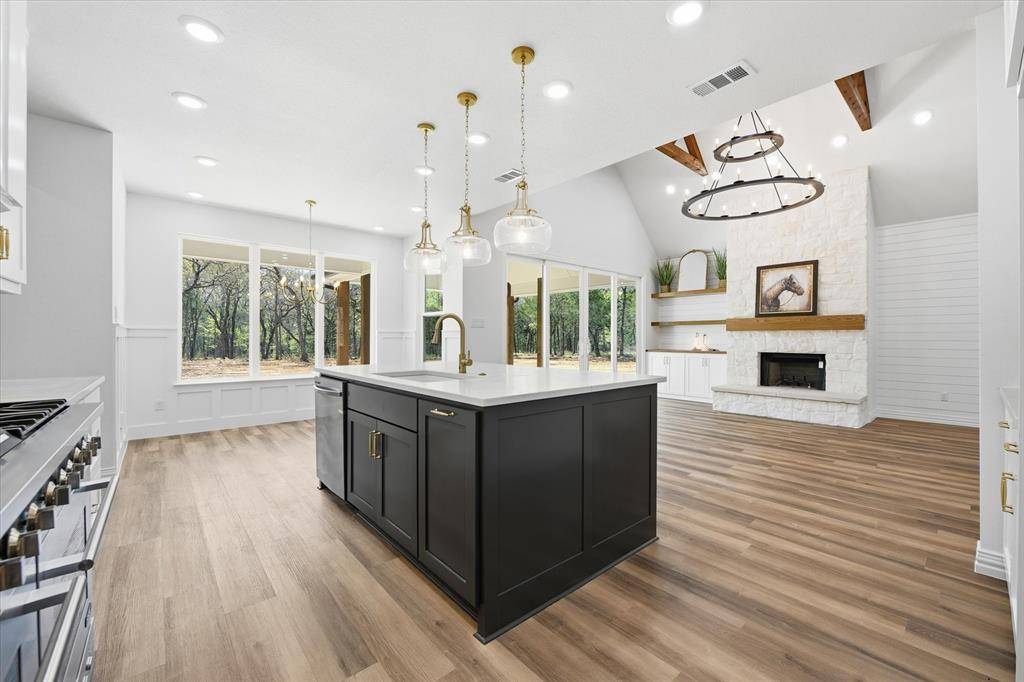 377 Oak Cove Court, Sunset, TX 76270