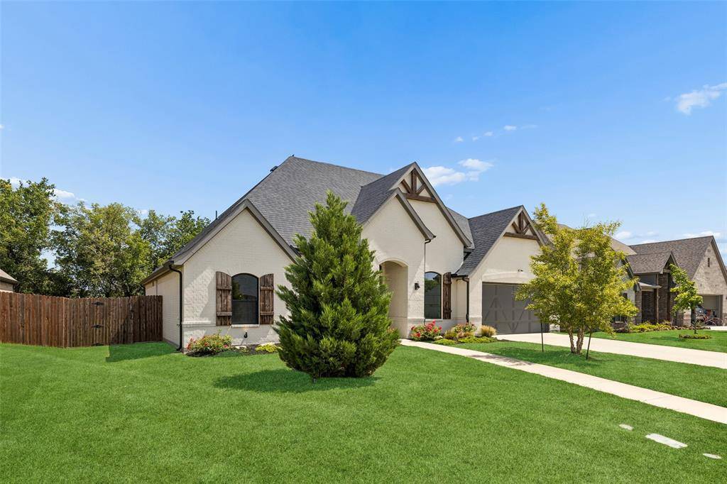 1048 Whisper Willows Drive, Fort Worth, TX 76052