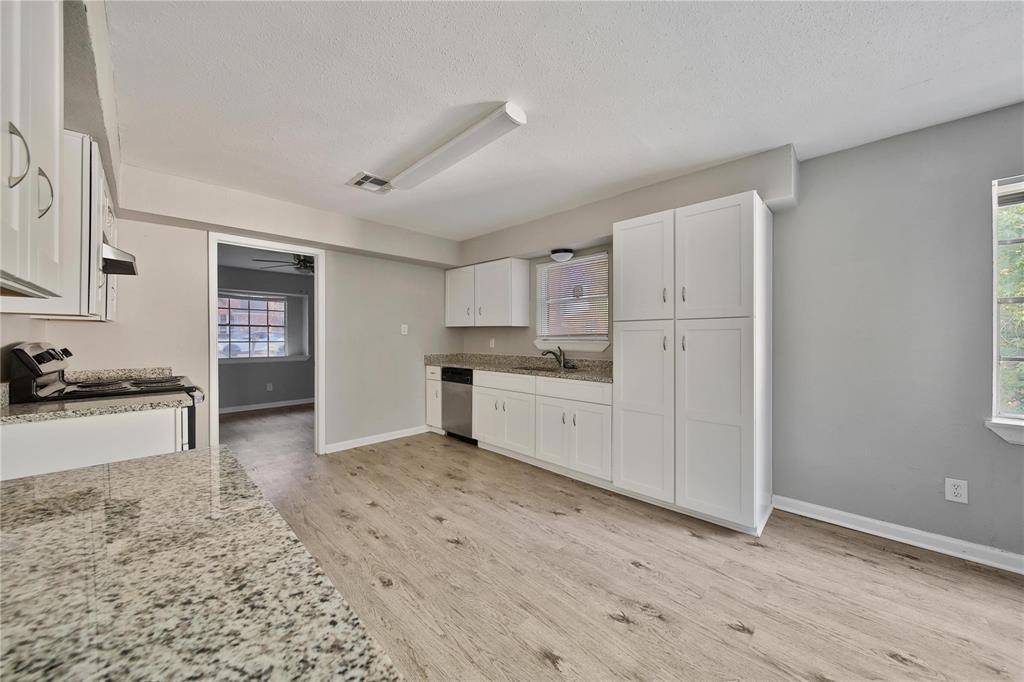 10071 Woodhollow Drive, Conroe, TX 77385