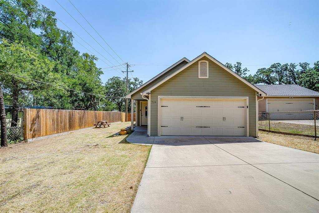 719 Harness Trail, Granbury, TX 76049