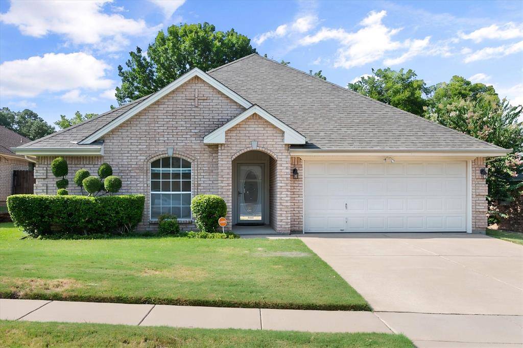 817 Willow Court, Saginaw, TX 76179