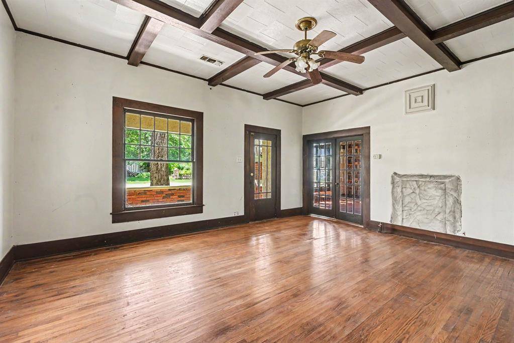 313 S Oak Street, Boyd, TX 76023