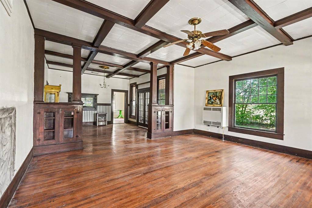 313 S Oak Street, Boyd, TX 76023