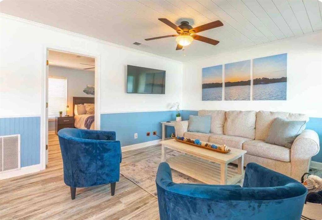 224 Pinoak Drive, Mabank, TX 75156