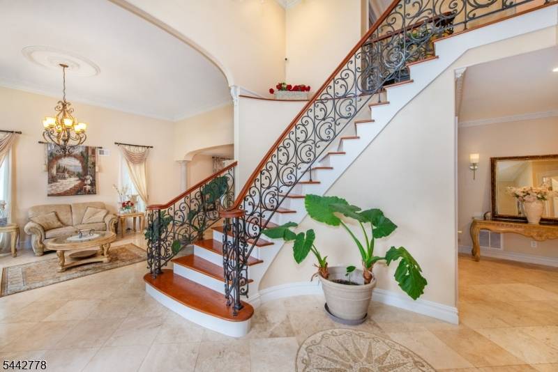 16A Cheri Ln, Fairfield Twp., NJ 07004