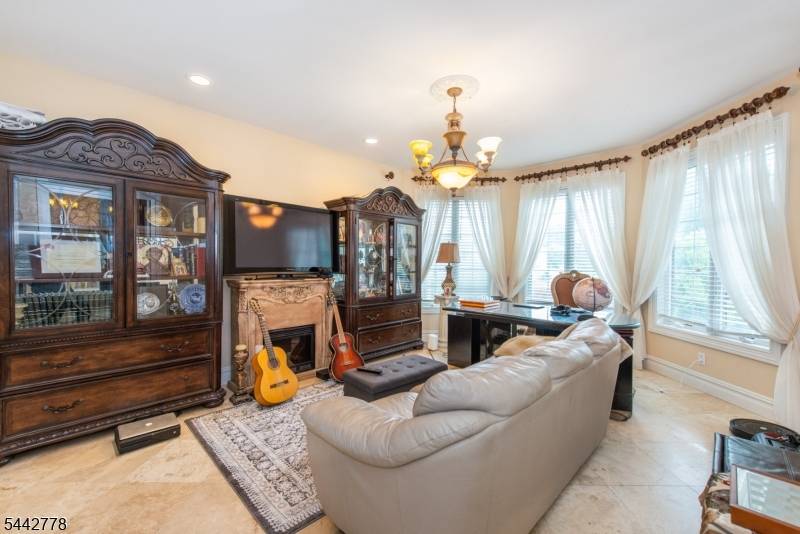 16A Cheri Ln, Fairfield Twp., NJ 07004