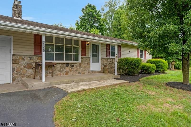 209 Spring Garden Rd, Holland Twp., NJ 08848