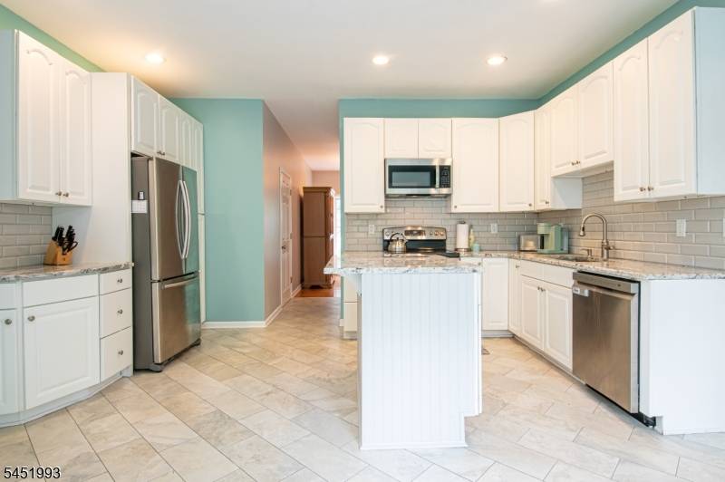 7 White Oak Dr, Vernon Twp., NJ 07461