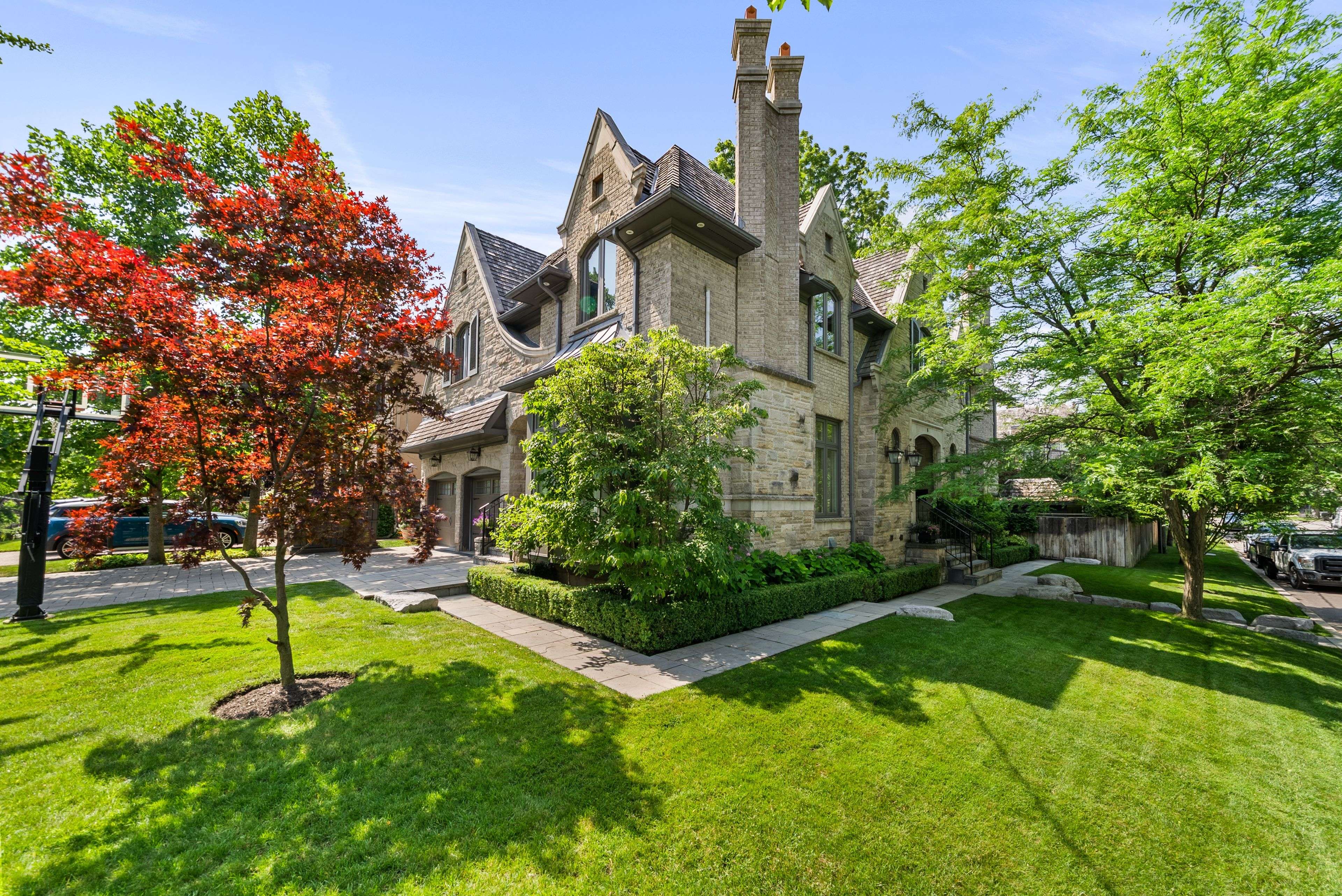 6 Vesta DR, Toronto C03, ON M5P 2Z3