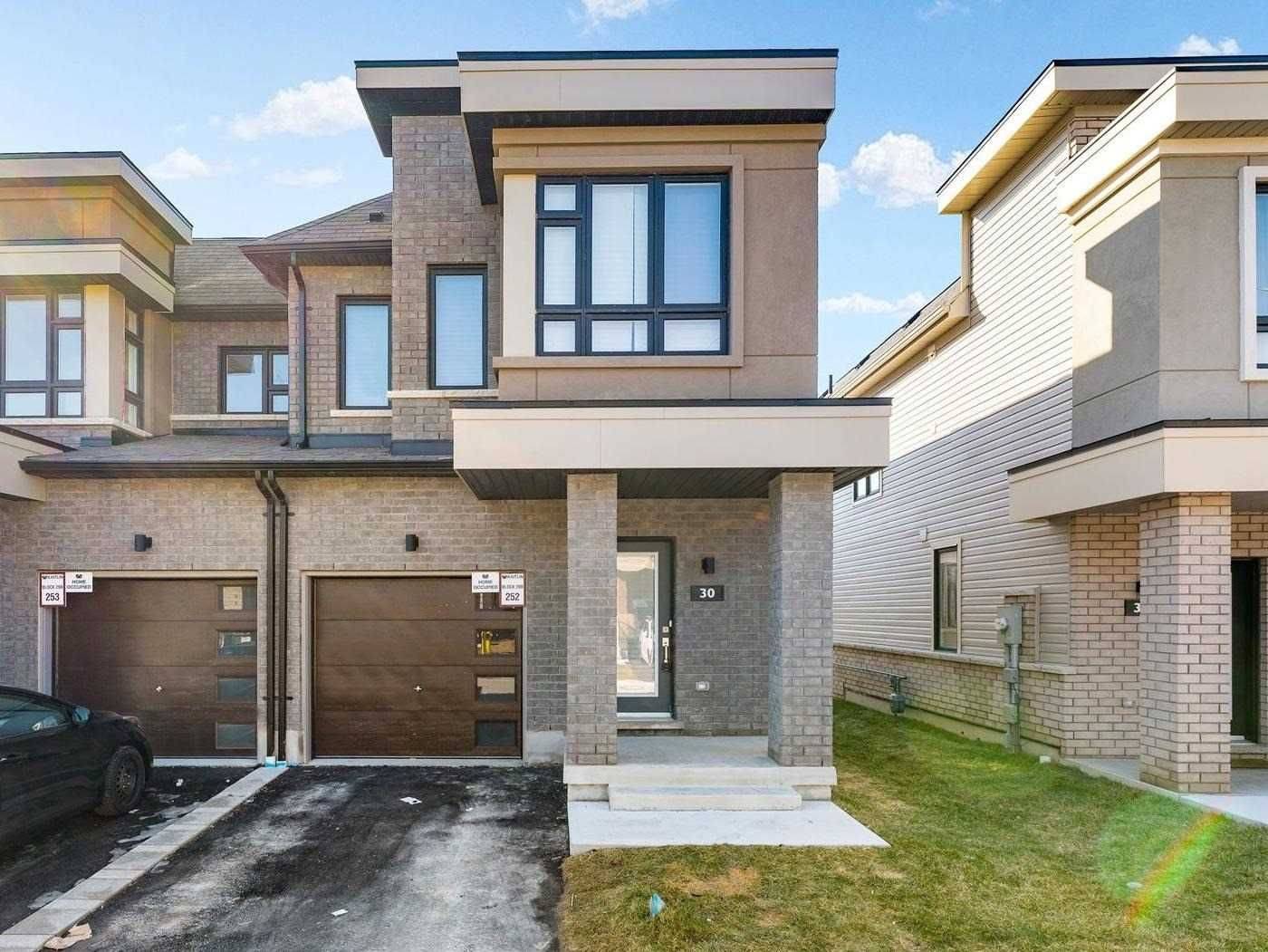 30 Caspian SQ, Clarington, ON L1C 7G3