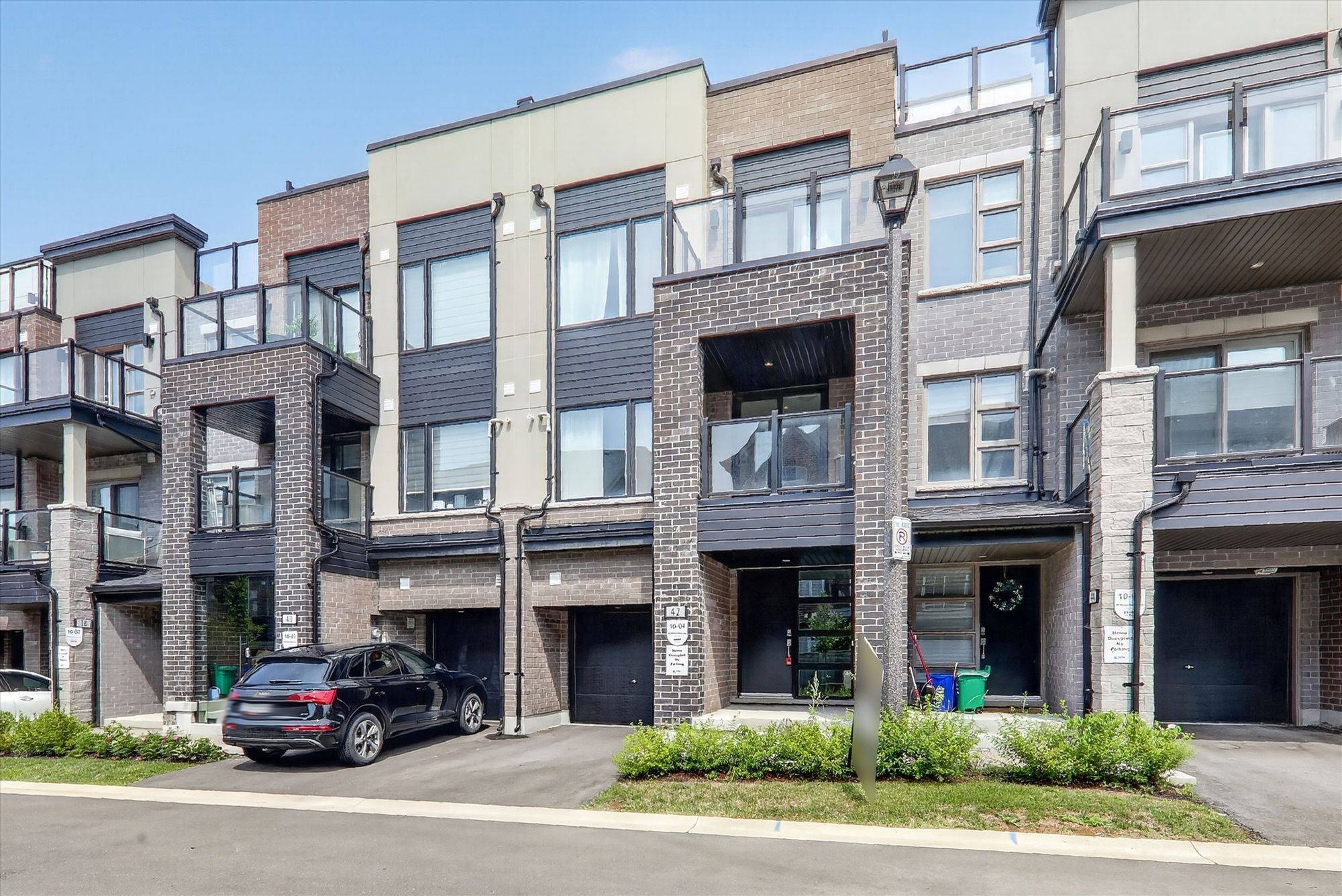 42 HERMAN GILROY LN, Markham, ON L6C 3L7