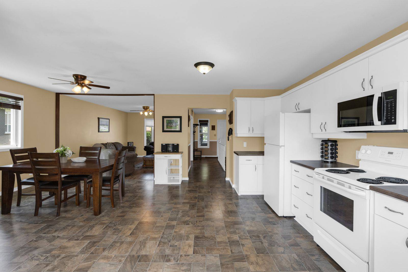5 Allan CT, Springwater, ON L0L 1P0