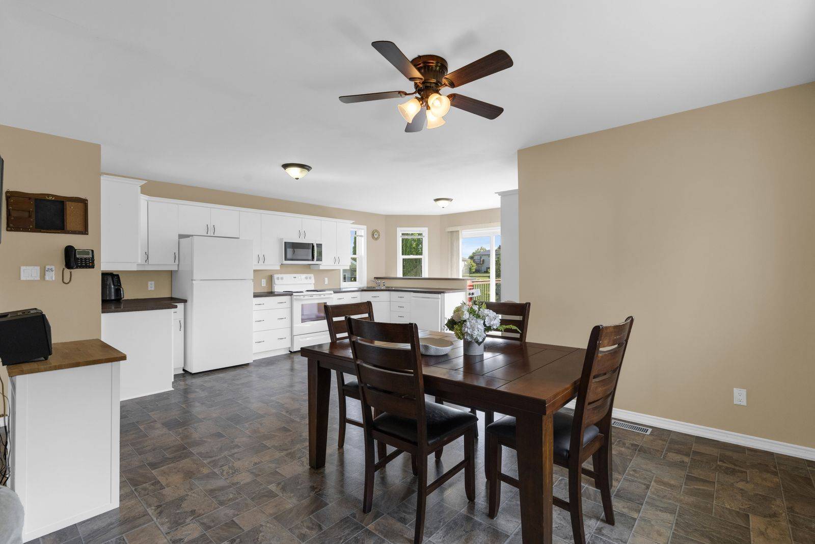 5 Allan CT, Springwater, ON L0L 1P0